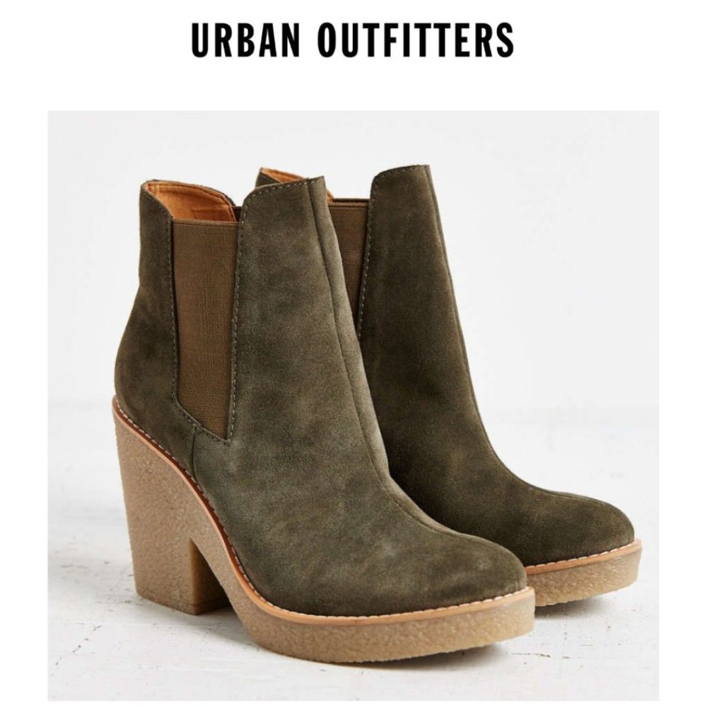 Urban Outfitters Posey Gumsole Boots in Olive
